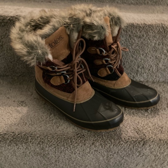 In Great Condition! TOTES Fleece Lined Waterproof Boots - Picture 2 of 6